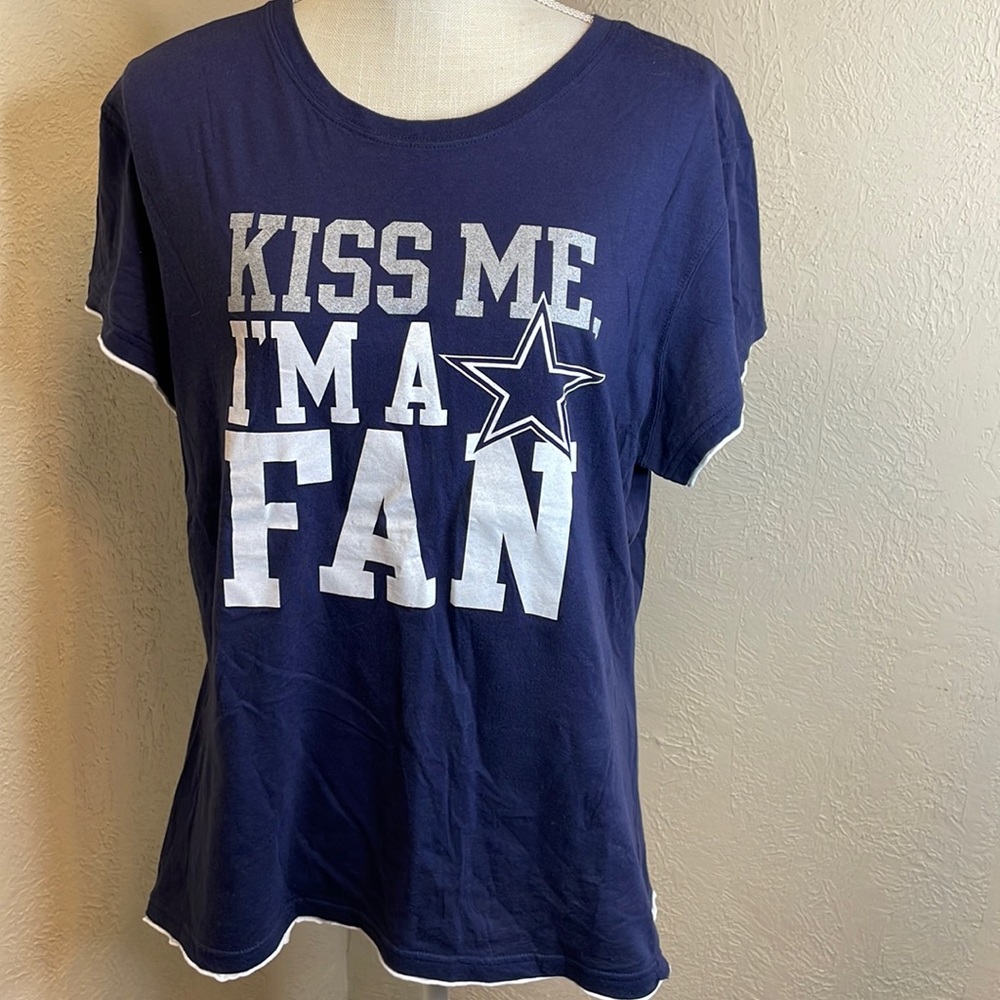 Reebok “Kiss me I’m a fan” Dallas Cowboys Blue T-shirt